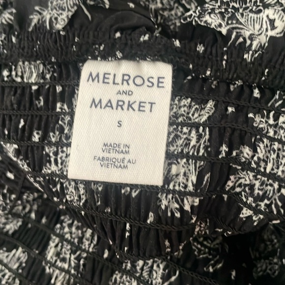 ♥️Melrose And Market♥️Puffed sleeved Midi dress smoked floral Dress size (Small) - Picture 6 of 7